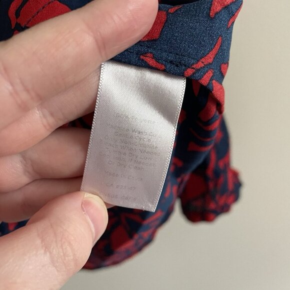Talbots Women SZ S Red/Blue Floral Long Sleeve Pintuck Keyhole Neck Blouse - Picture 9 of 10